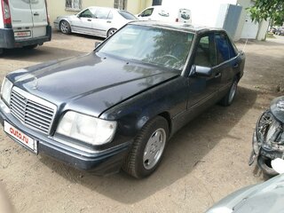1993 Mercedes-Benz E-Класс 220 I (W124), чёрный, 90000 рублей, вид 1