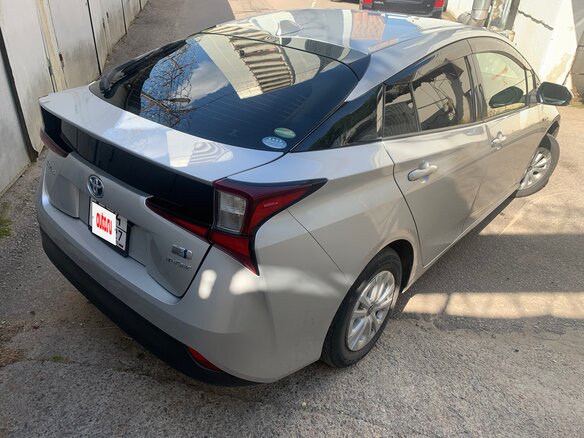 2020 Toyota Prius IV Рестайлинг (XW50), серый, 1950000 рублей - вид 5