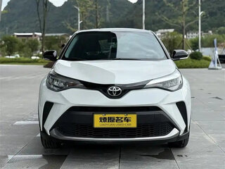 2022 Toyota C-HR I Рестайлинг, белый, 1900000 рублей, вид 1