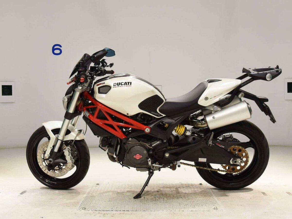 Ducati Monster 696