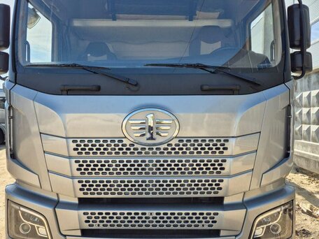 Купить новый FAW J6 CA4250 дизель автомат в Москве: серебристый - Main Image