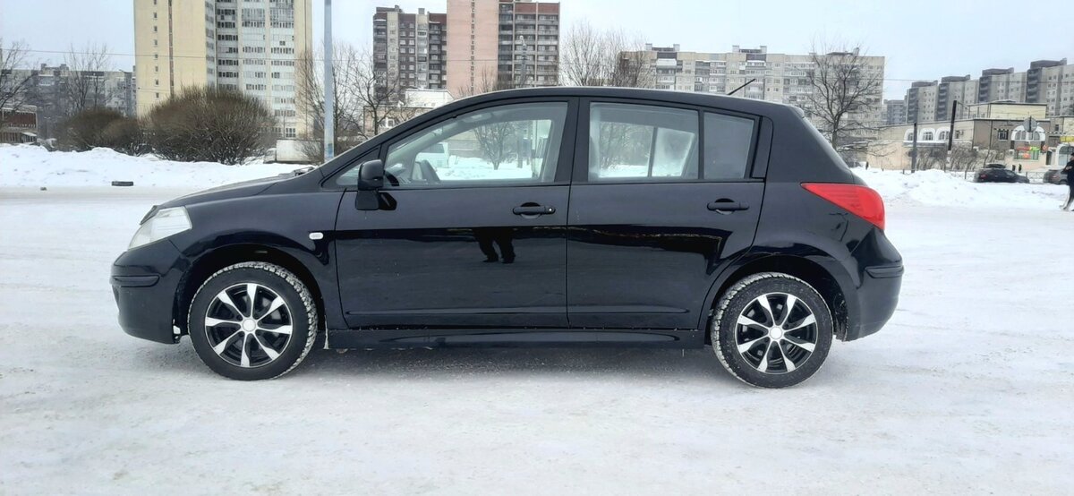 2012 Nissan Tiida I Рестайлинг, чёрный - вид 4