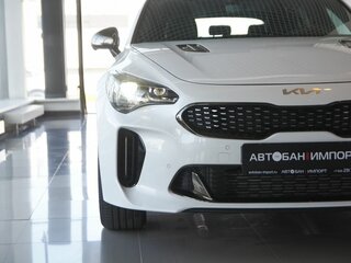 2023 Kia Stinger I Рестайлинг, белый, 4699900 рублей, вид 4