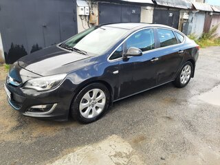 2013 Opel Astra J Рестайлинг, чёрный, 900000 рублей, вид 1