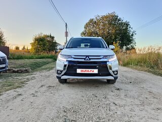 2016 Mitsubishi Outlander III Рестайлинг 2, белый, 1050000 рублей, вид 1