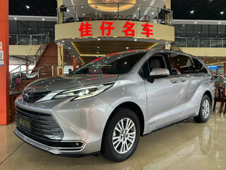 2022 Toyota Sienna IV, серебристый, 3901000 рублей, вид 1