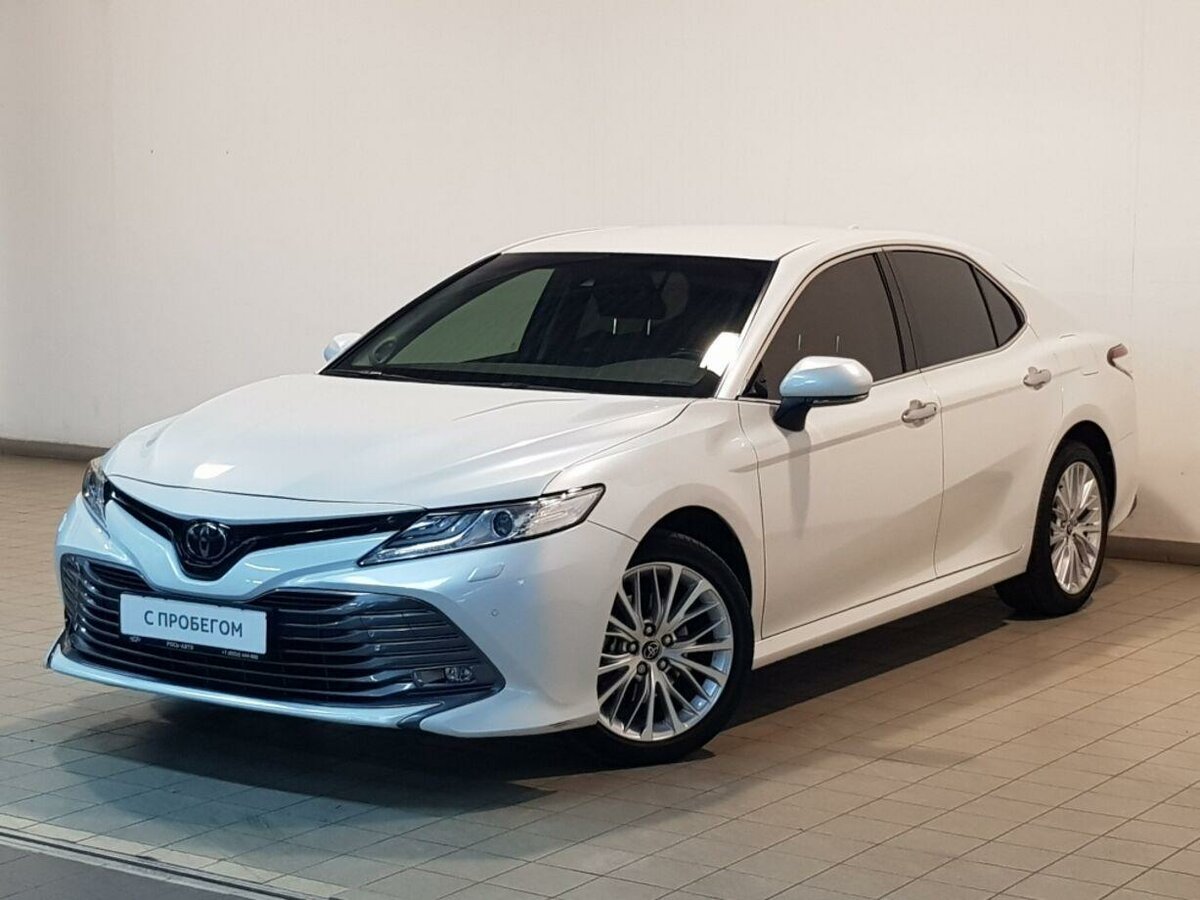 Toyota Camry 2019 белый перламутр