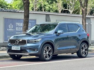 2022 Volvo XC40 I, синий, 2550000 рублей, вид 1