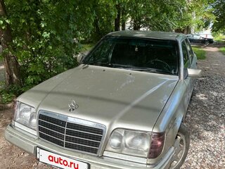 1993 Mercedes-Benz E-Класс 200 I (W124), серебристый, 260000 рублей, вид 1