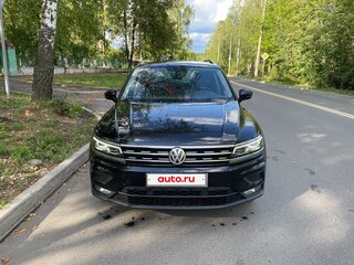 2018 Volkswagen Tiguan II, чёрный, 2534000 рублей, вид 1