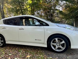 2011 Nissan Leaf I (ZE0/AZE0), белый, 830000 рублей, вид 3