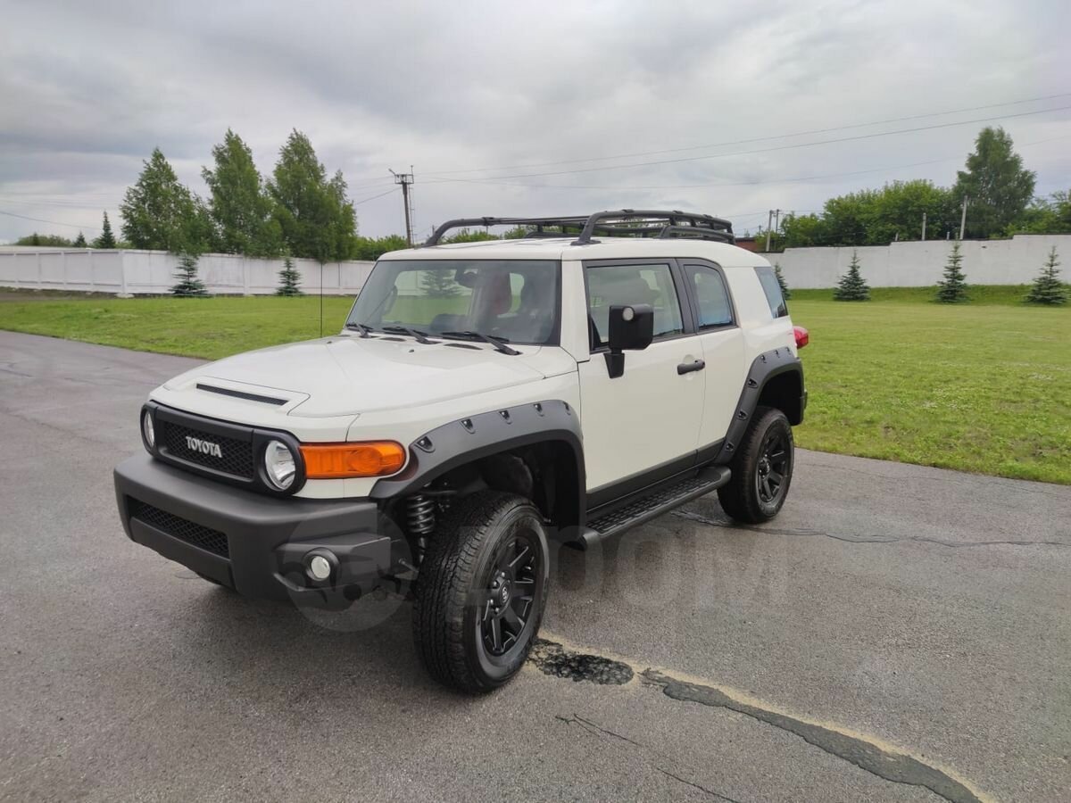 Купить б/у Toyota FJ Cruiser 2006-2022 4.0 AT (276 л.с.) 4WD бензин ...