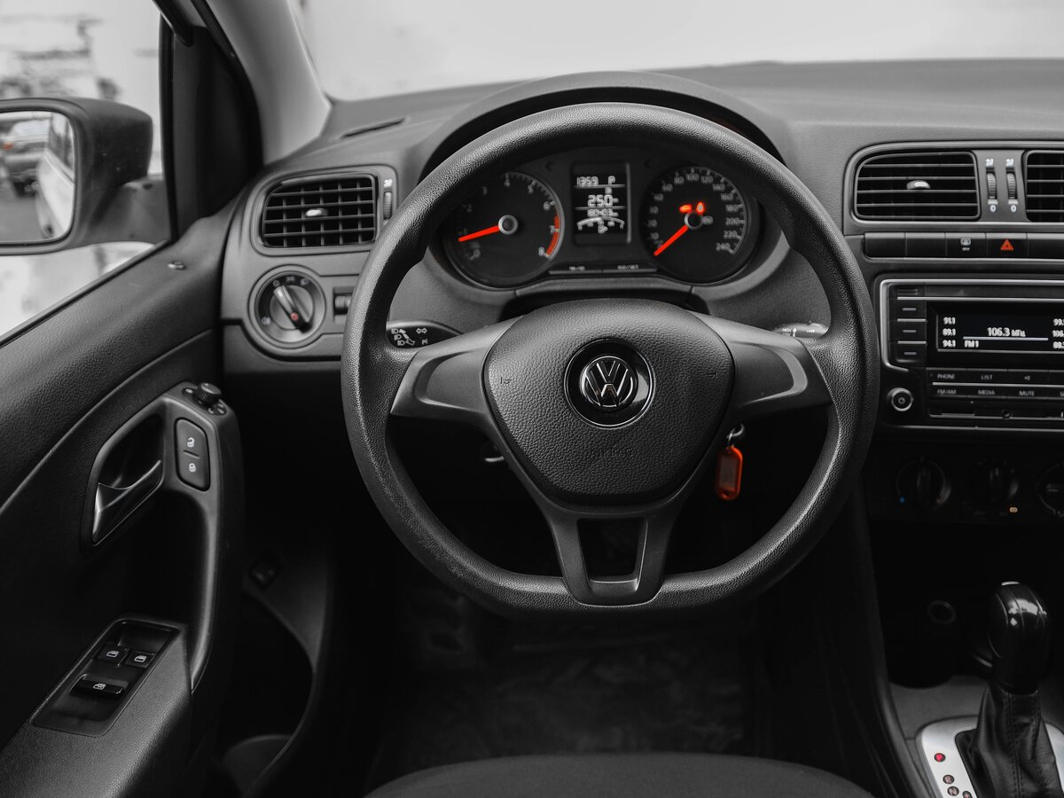VOLKSWAGEN POLO - фото 14