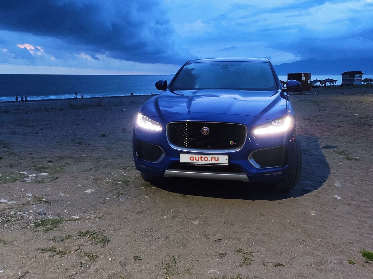 Ягуар f Pace и девушки