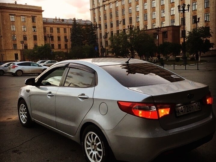 Kia Rio 3 серебристая