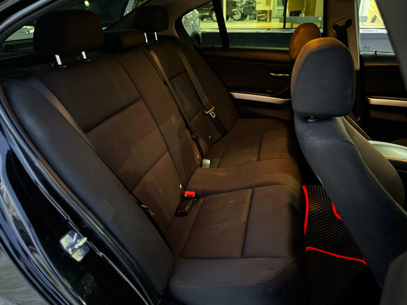 2011 BMW 3 серии 318i V (E90/E91/E92/E93) Рестайлинг, чёрный, 1159000 рублей - вид 12