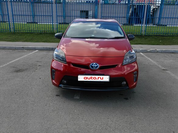 2012 Toyota Prius III Рестайлинг (XW30), красный, 1415000 рублей - вид 5