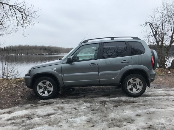 Купить б/у Chevrolet Niva I Рестайлинг 1.7 MT (80 л.с.) 4WD бензин ...