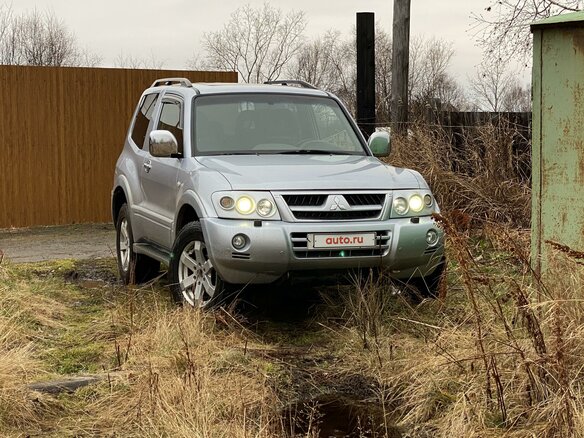 2004 Mitsubishi Pajero III Рестайлинг, серебристый