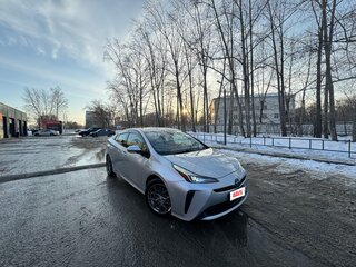 2019 Toyota Prius IV Рестайлинг (XW50), серый, 2050000 рублей, вид 1