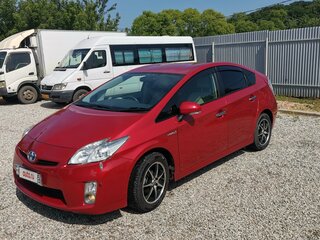2010 Toyota Prius III (XW30), красный, 1100000 рублей, вид 1