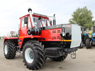 2023 ХТЗ Т-150К, пурпурный, 1710145 рублей, вид 1