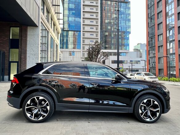 Купить б/у Audi Q8 I (4M) 55 TFSI 3.0 AT (340 л.с.) 4WD бензин автомат ...