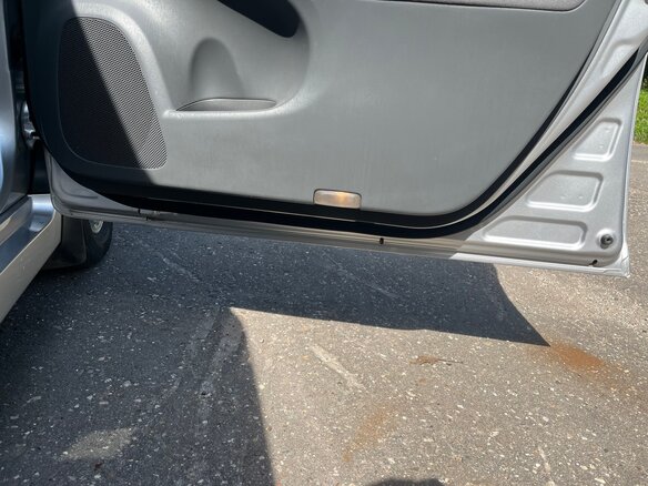 2010 Toyota Prius III (XW30), серебристый, 1050000 рублей - вид 19