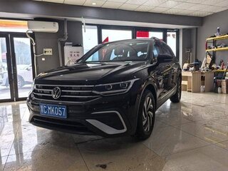 2023 Volkswagen Tiguan II Рестайлинг, чёрный, 2990000 рублей, вид 1
