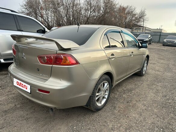 2007 Mitsubishi Lancer X, бежевый, 700000 рублей - вид 3
