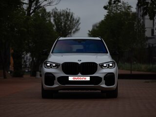 2020 BMW X5 M50i IV (G05/G18), белый, 6990000 рублей, вид 1