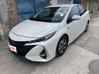 2017 Toyota Prius PHV ZVW52 Prime IV (XW50), белый, 2650000 рублей, вид 1