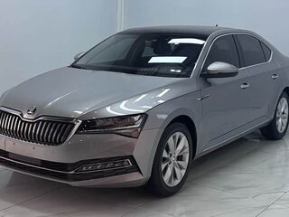 2022 Skoda Superb III Рестайлинг, серебристый, 2108000 рублей, вид 1