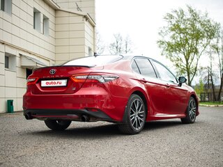 2021 Toyota Camry VIII (XV70) Рестайлинг, красный, 3150000 рублей, вид 4