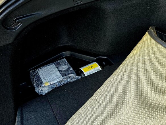 2018 Toyota Prius IV Рестайлинг (XW50), красный, 2700000 рублей - вид 38