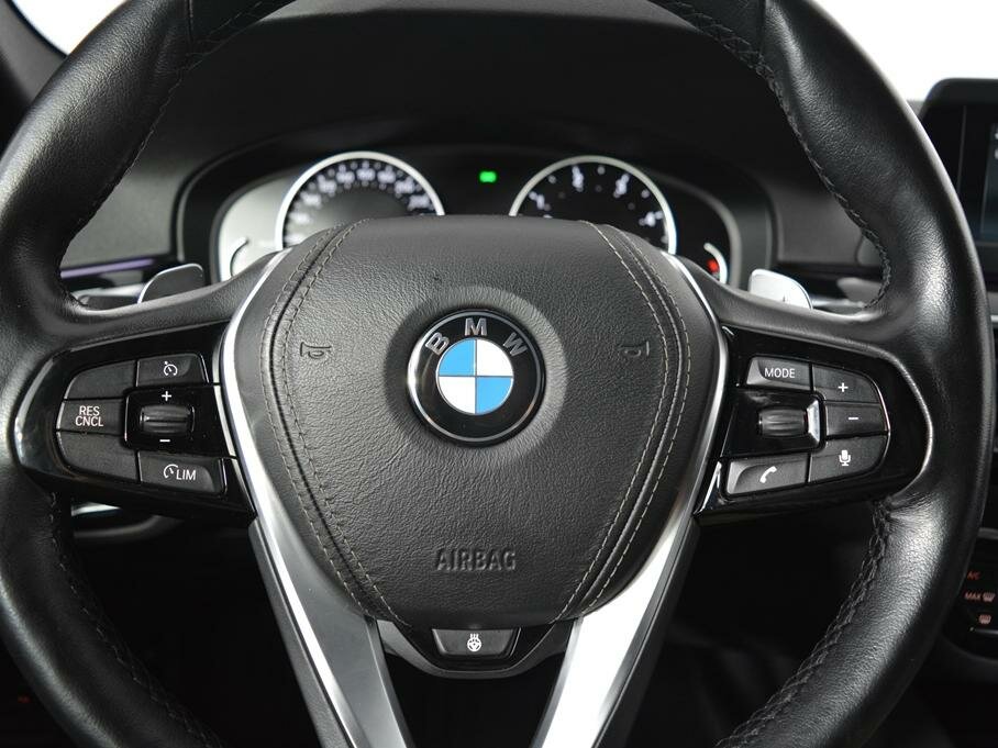 Что за кнопка off рядом с парктроником bmw 520d g30