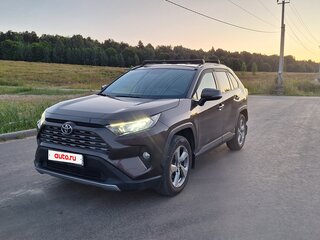 2020 Toyota RAV4 V (XA50), коричневый, 2260000 рублей, вид 1