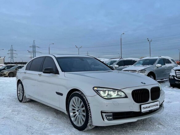 2012 BMW 7 серии 740Li xDrive V (F01/F02/F04) Рестайлинг, белый - вид 2