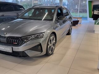 2025 Skoda Octavia RS IV Рестайлинг, серебристый, 6600000 рублей, вид 1