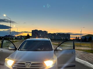 2013 Toyota Highlander II (XU40) Рестайлинг, серебристый, 1900000 рублей, вид 1