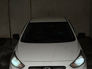 2013 Hyundai Solaris I, белый, 720000 рублей, вид 1