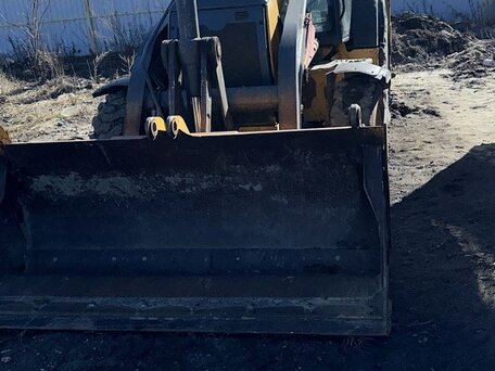 2012 John Deere 325K, 5600000 рублей, вид 3