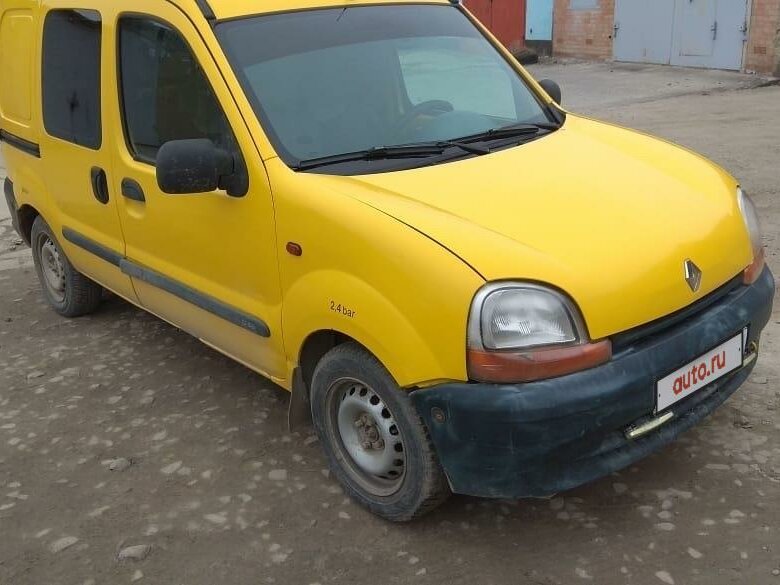 Желтый рено мастер