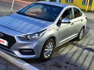 2018 Hyundai Solaris II, серебристый, 897000 рублей, вид 1
