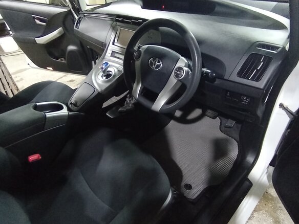 2012 Toyota Prius III Рестайлинг (XW30), белый, 1400000 рублей - вид 19