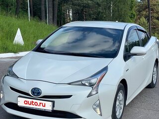 2017 Toyota Prius IV (XW50), белый, 2000000 рублей, вид 1