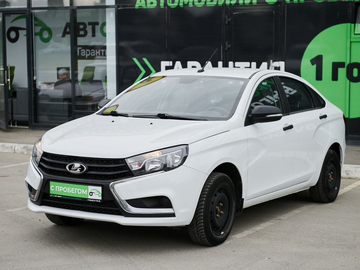 Белая Lada Vesta CNG