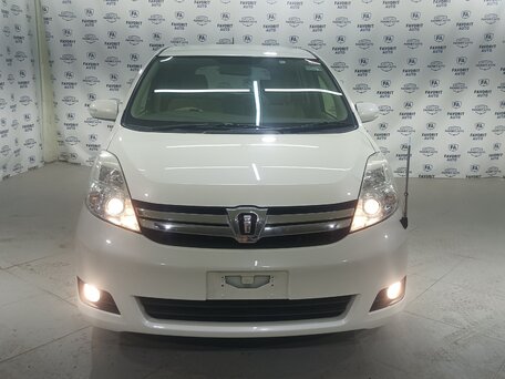 Купить б/у Toyota ISis I Рестайлинг 1.8 CVT (143 л.с.) бензин