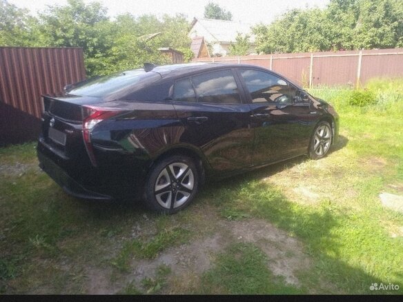 2018 Toyota Prius IV (XW50), чёрный, 1720000 рублей