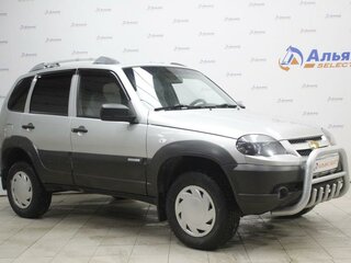 2012 Chevrolet Niva I Рестайлинг, серебристый, 410100 рублей, вид 1